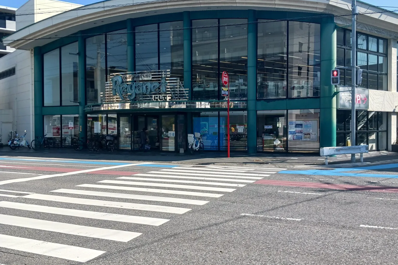 【レガネット城西】玄関 横 販促プロモーションや物販に最適なスーパー屋外催事イベントスペース
