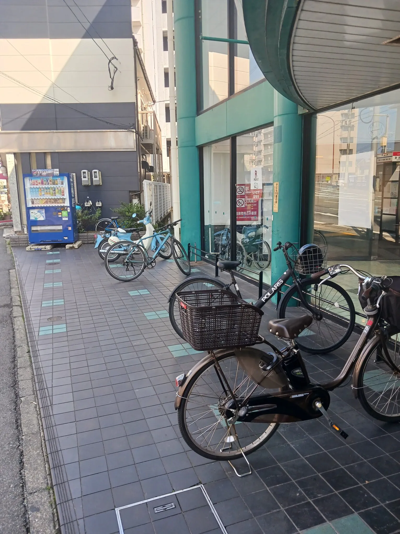 【レガネット城西】玄関　横 販促プロモーションや物販に最適なスーパー屋外催事イベントスペース