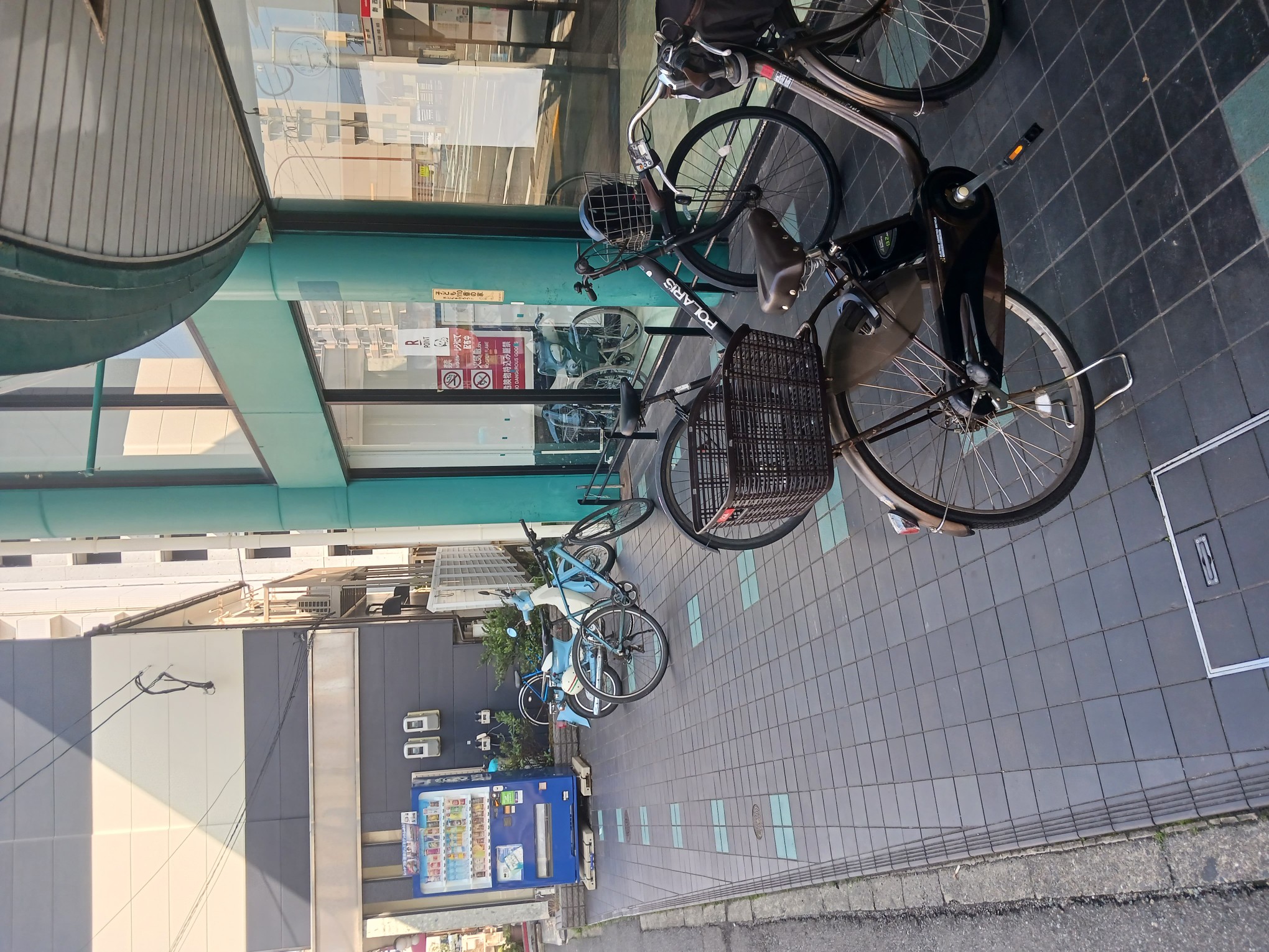 【レガネット城西】玄関　横 販促プロモーションや物販に最適なスーパー屋外催事イベントスペース