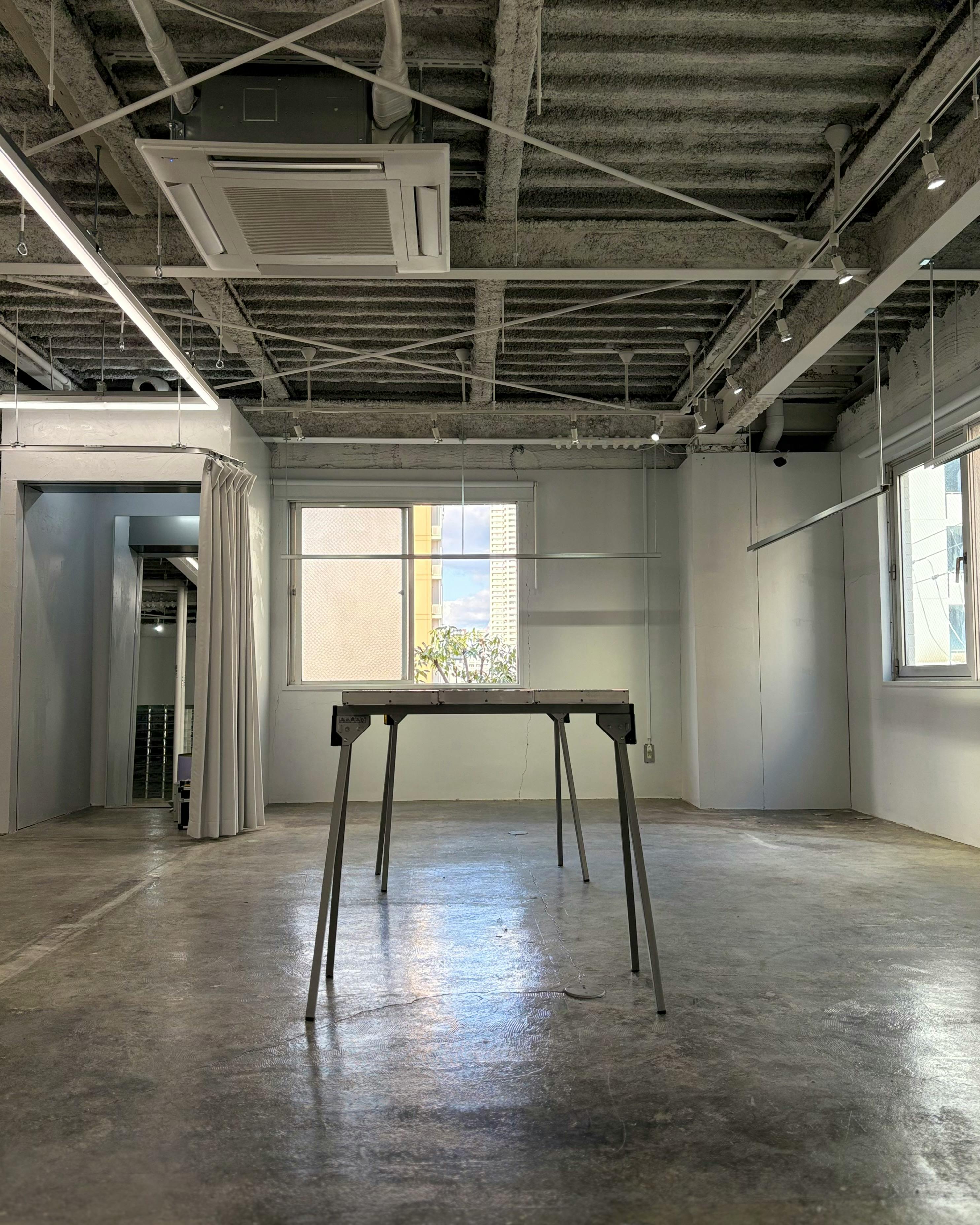 【北浜駅4分】アパレル系展示販売会やポップアップ等に最適！アクセス、設備環境が充実しているガラスレンガや建設資材を使用した雰囲気抜群のイベントスペース