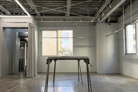 【北浜駅4分】アパレル系展示販売会やポップアップ等に最適!アクセス、設備環境が充実しているガラスレンガや建設資材を使用した雰囲気抜群のイベントスペース