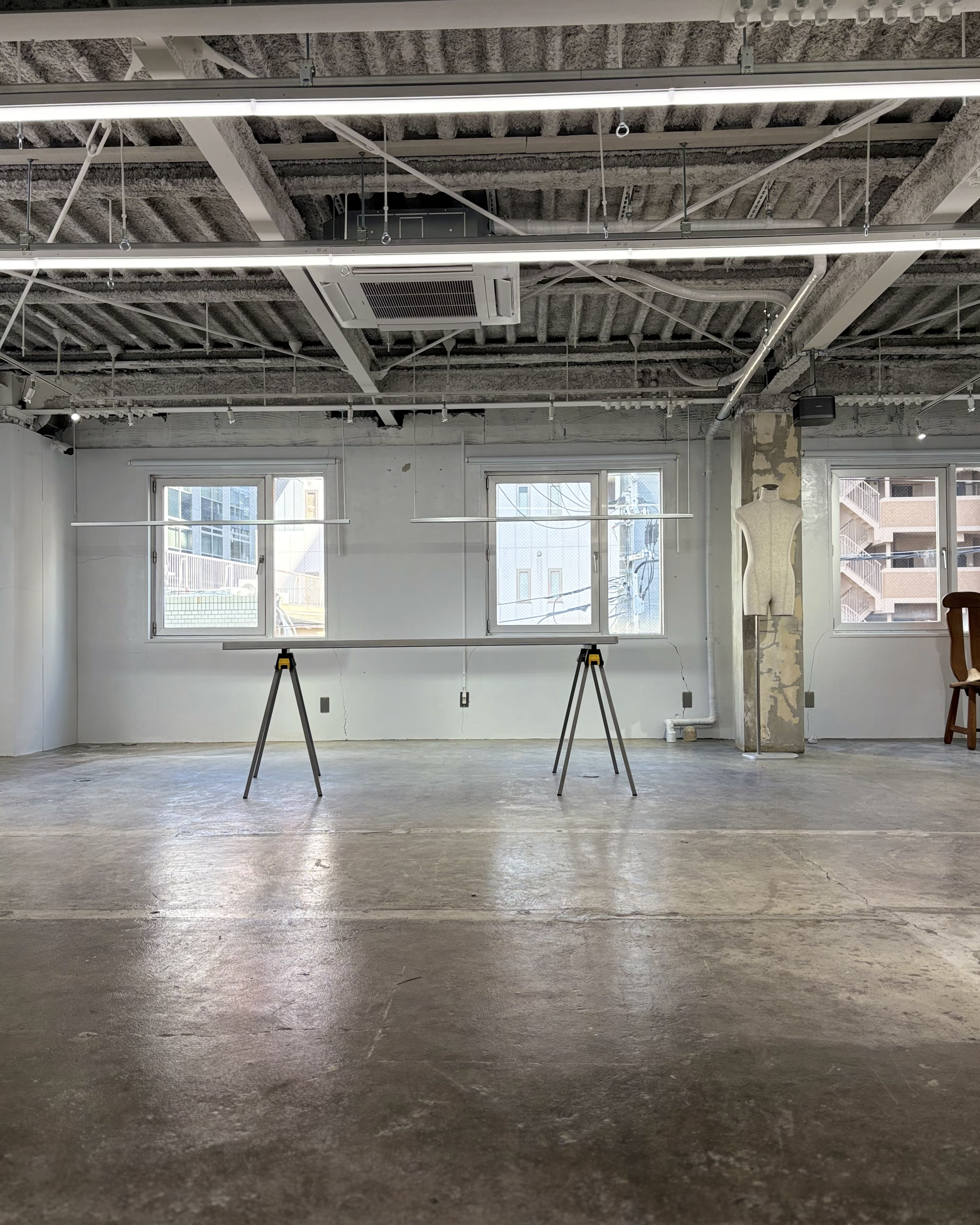 【北浜駅4分】アパレル系展示販売会やポップアップ等に最適！アクセス、設備環境が充実しているガラスレンガや建設資材を使用した雰囲気抜群のイベントスペース