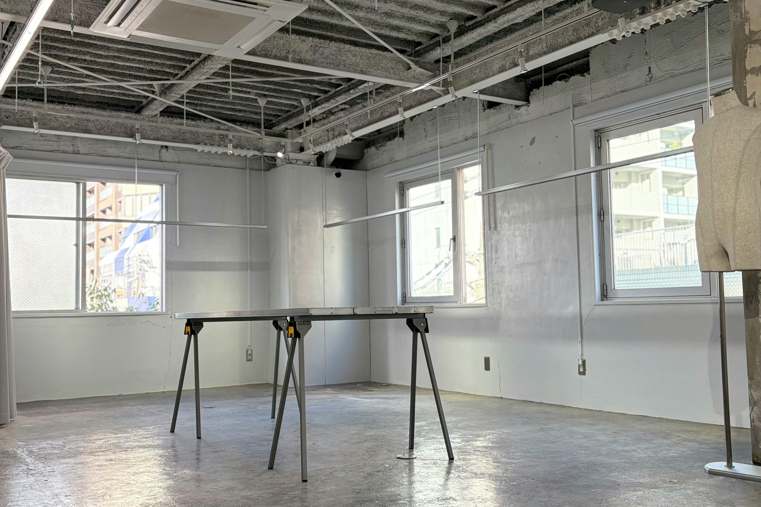 【北浜駅4分】アパレル系展示販売会やポップアップ等に最適!アクセス、設備環境が充実しているガラスレンガや建設資材を使用した雰囲気抜群のイベントスペース