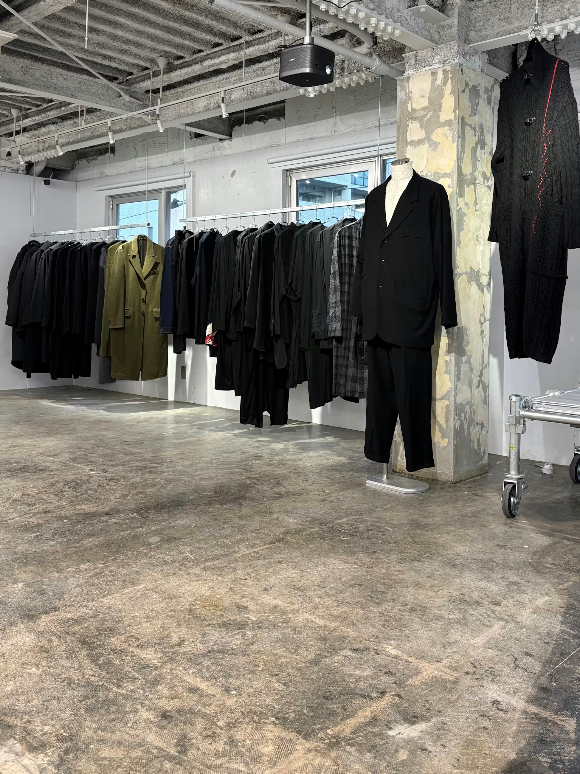 【北浜駅4分】アパレル系展示販売会やポップアップ等に最適！アクセス、設備環境が充実しているガラスレンガや建設資材を使用した雰囲気抜群のイベントスペース