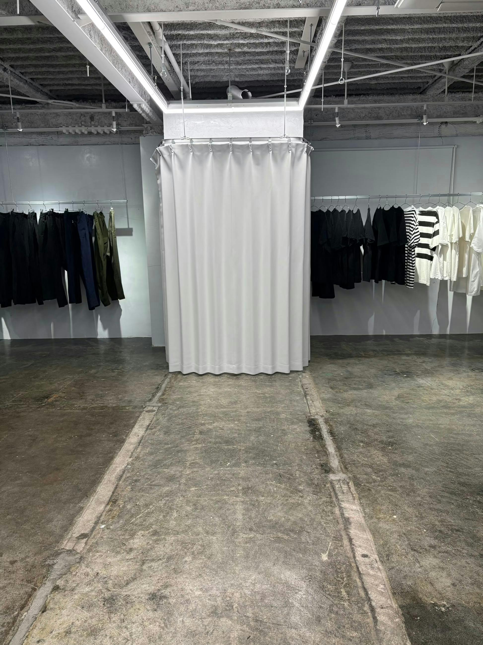 【北浜駅4分】アパレル系展示販売会やポップアップ等に最適！アクセス、設備環境が充実しているガラスレンガや建設資材を使用した雰囲気抜群のイベントスペース