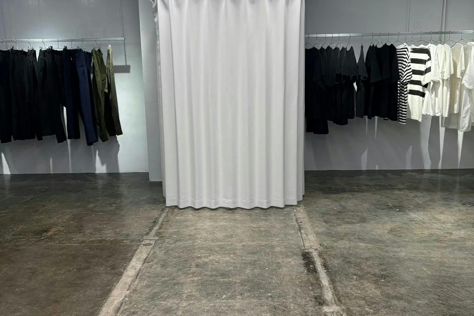 【北浜駅4分】アパレル系展示販売会やポップアップ等に最適!アクセス、設備環境が充実しているガラスレンガや建設資材を使用した雰囲気抜群のイベントスペース