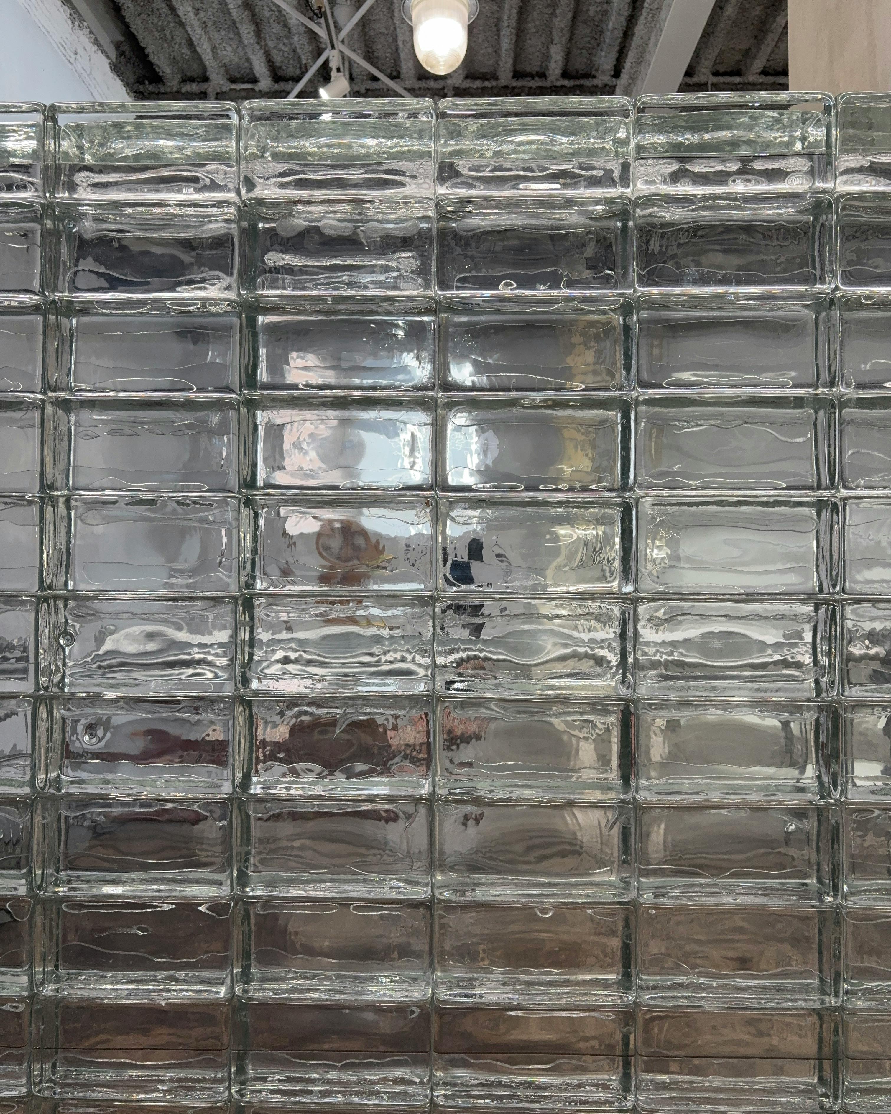 【北浜駅4分】アパレル系展示販売会やポップアップ等に最適！アクセス、設備環境が充実しているガラスレンガや建設資材を使用した雰囲気抜群のイベントスペース