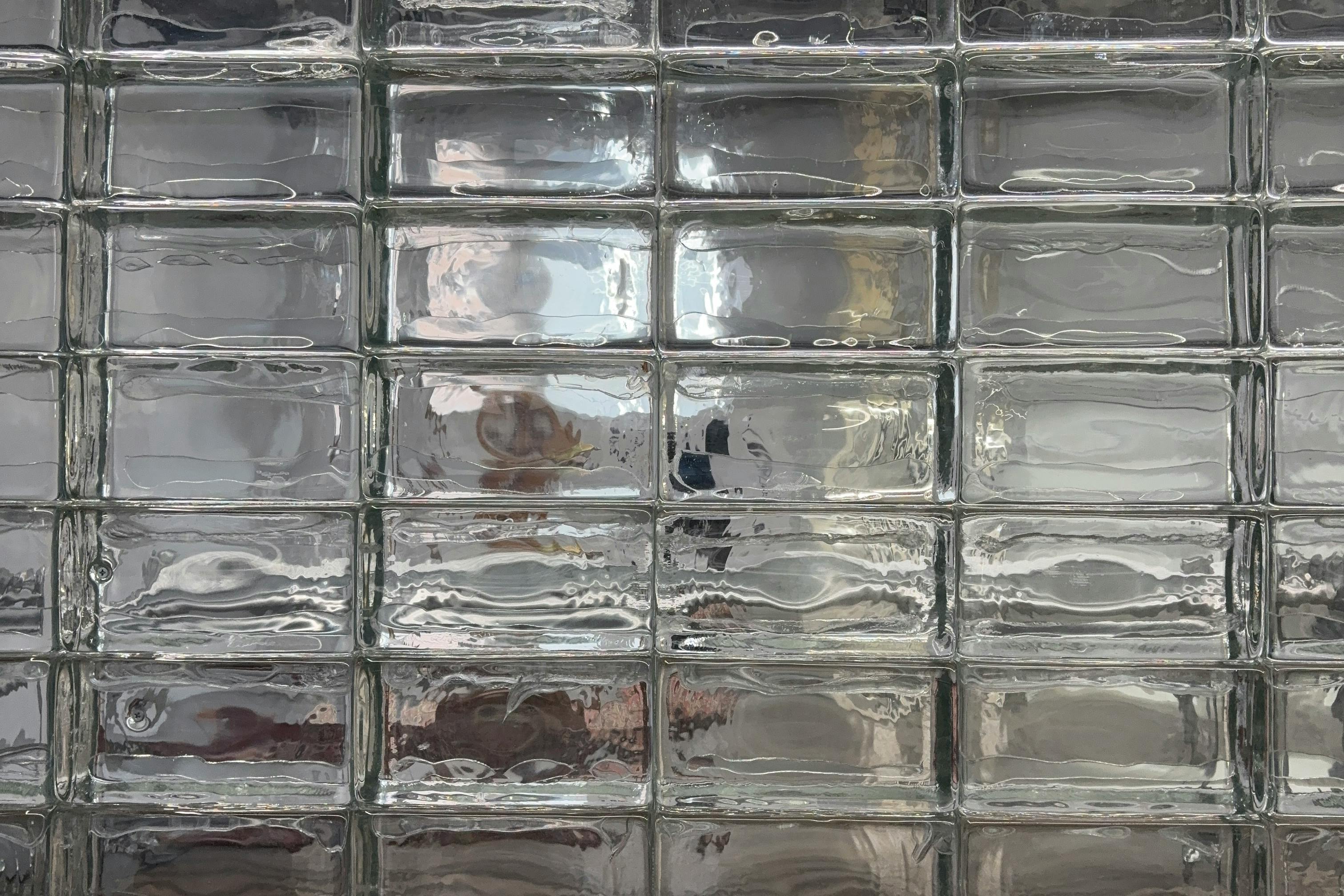 【北浜駅4分】アパレル系展示販売会やポップアップ等に最適!アクセス、設備環境が充実しているガラスレンガや建設資材を使用した雰囲気抜群のイベントスペース