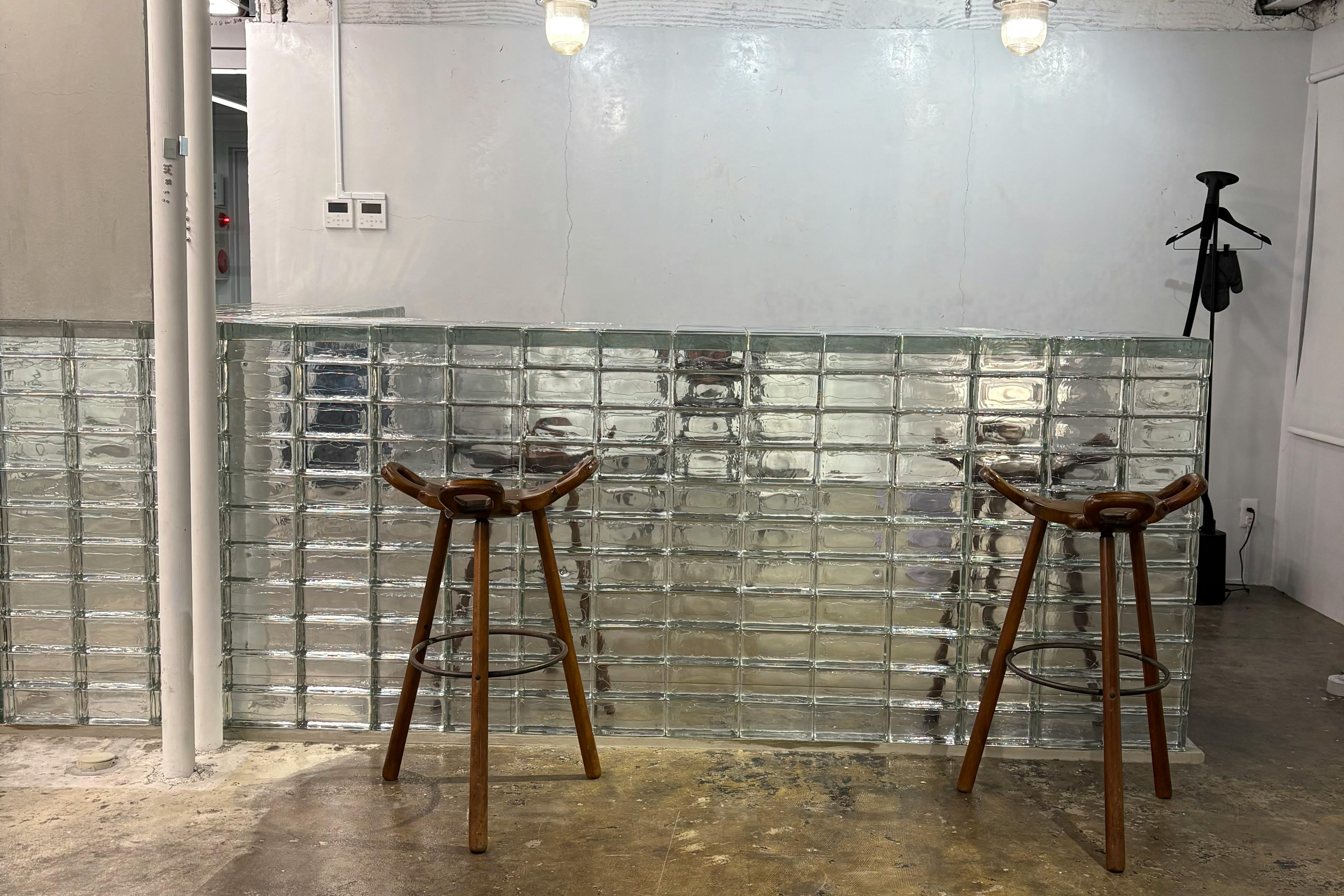 【北浜駅4分】アパレル系展示販売会やポップアップ等に最適!アクセス、設備環境が充実しているガラスレンガや建設資材を使用した雰囲気抜群のイベントスペース