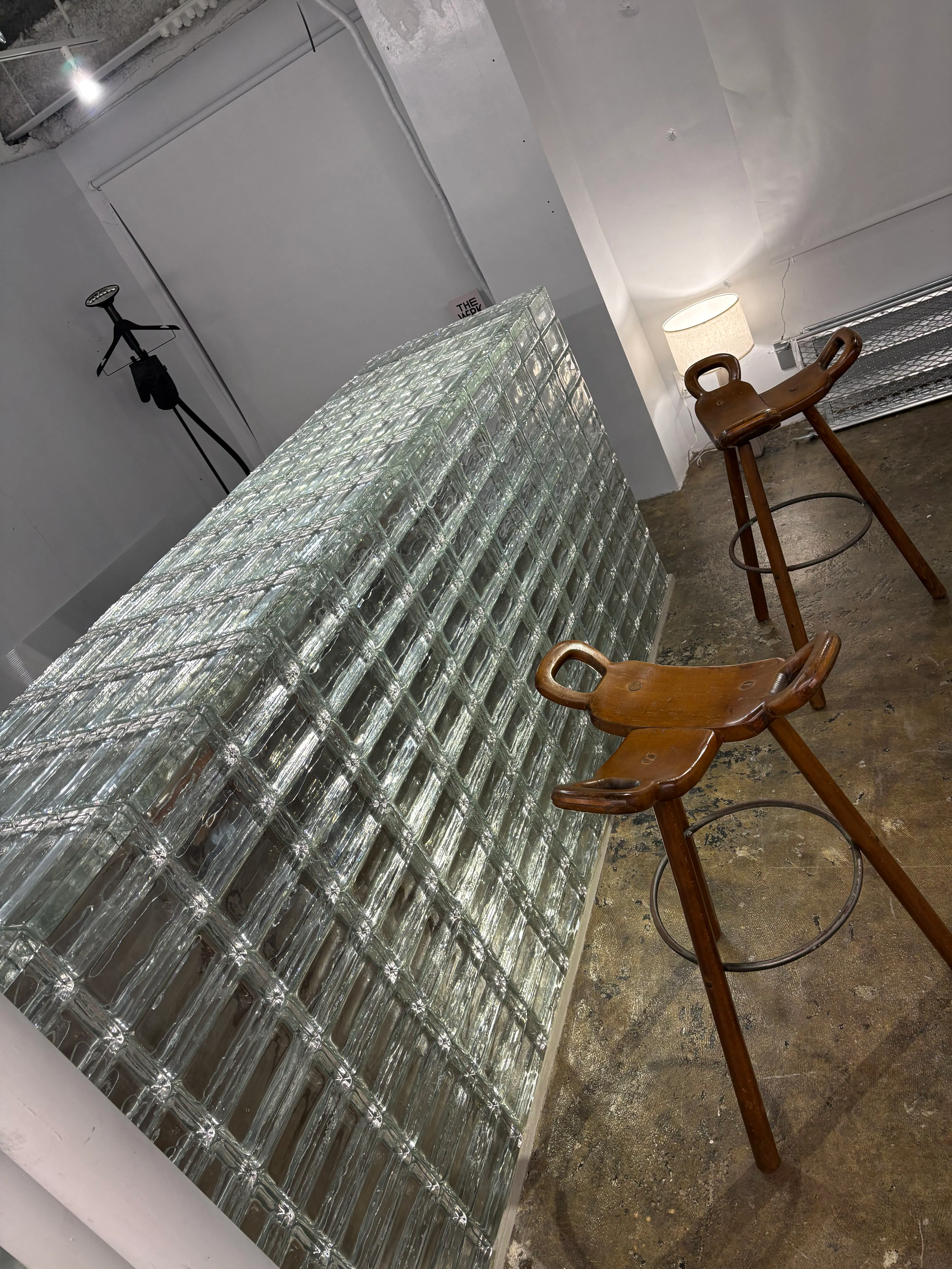 【北浜駅4分】アパレル系展示販売会やポップアップ等に最適！アクセス、設備環境が充実しているガラスレンガや建設資材を使用した雰囲気抜群のイベントスペース