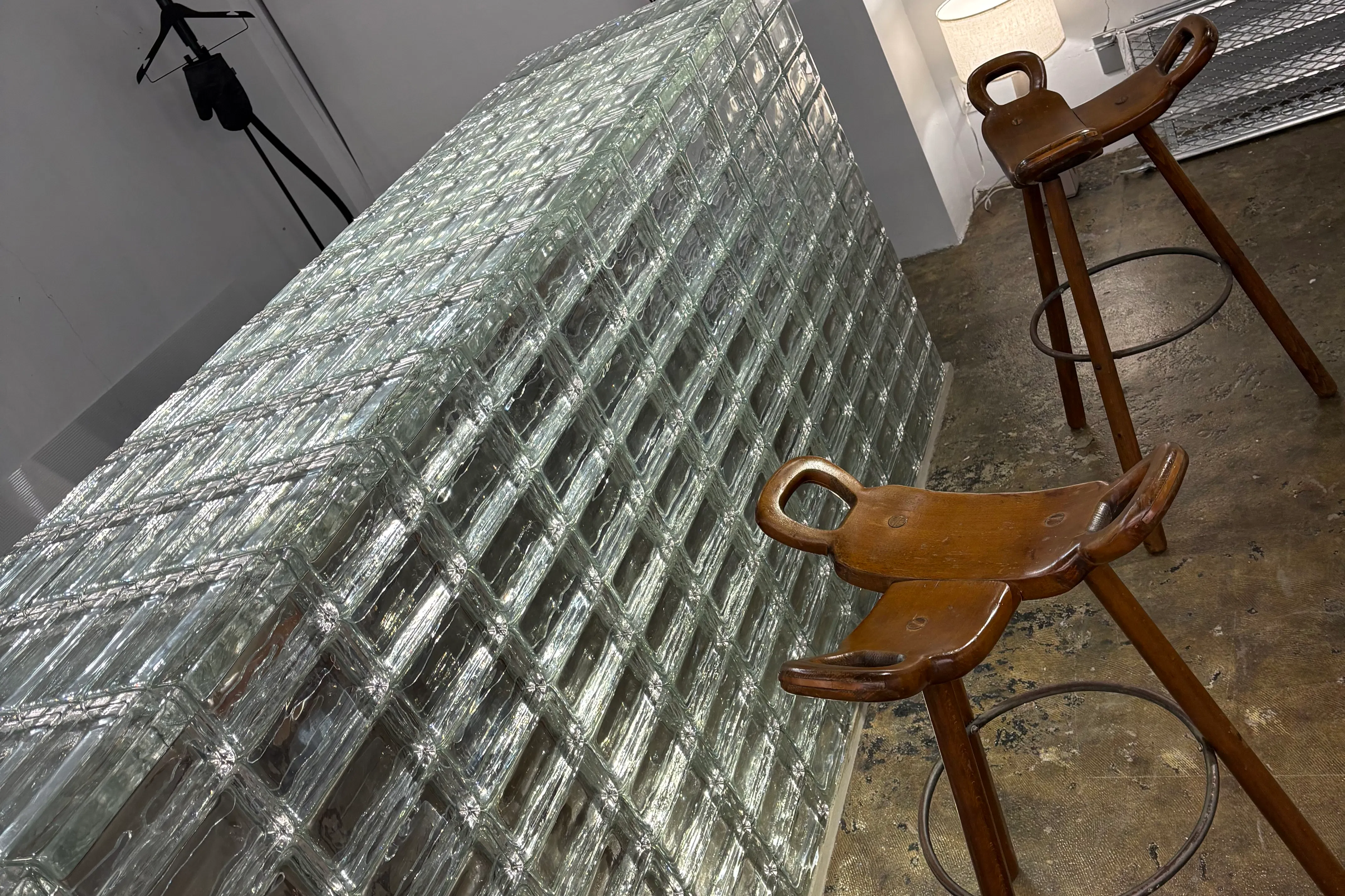 【北浜駅4分】アパレル系展示販売会やポップアップ等に最適!アクセス、設備環境が充実しているガラスレンガや建設資材を使用した雰囲気抜群のイベントスペース