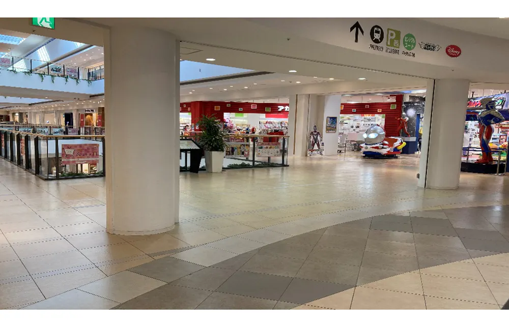 【ららぽーと横浜】2階 ノースストレート(ノースコート側)