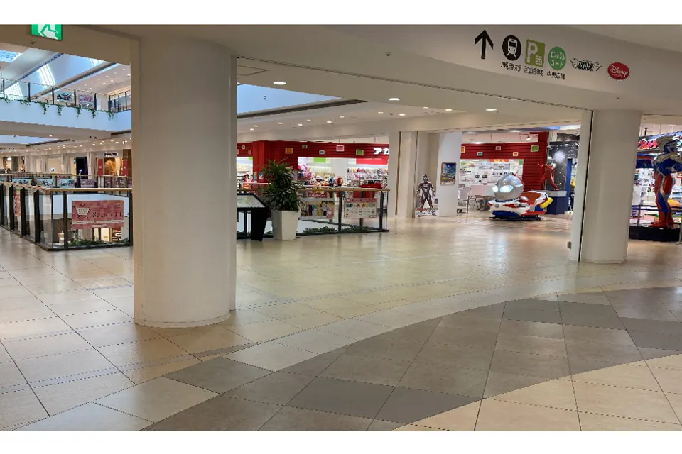 【ららぽーと横浜】2階 ノースストレート(ノースコート側)