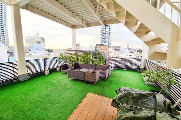 【渋谷駅9分】ワークショップやセミナーに利用可能な屋根付きの屋上イベントスペースの画像2