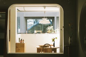 【外苑前駅6分/ギャラリー】アパレルブランドや雑貨等の物販、食物販のポップアップストアに最適な自然光が入るギャラリースペース