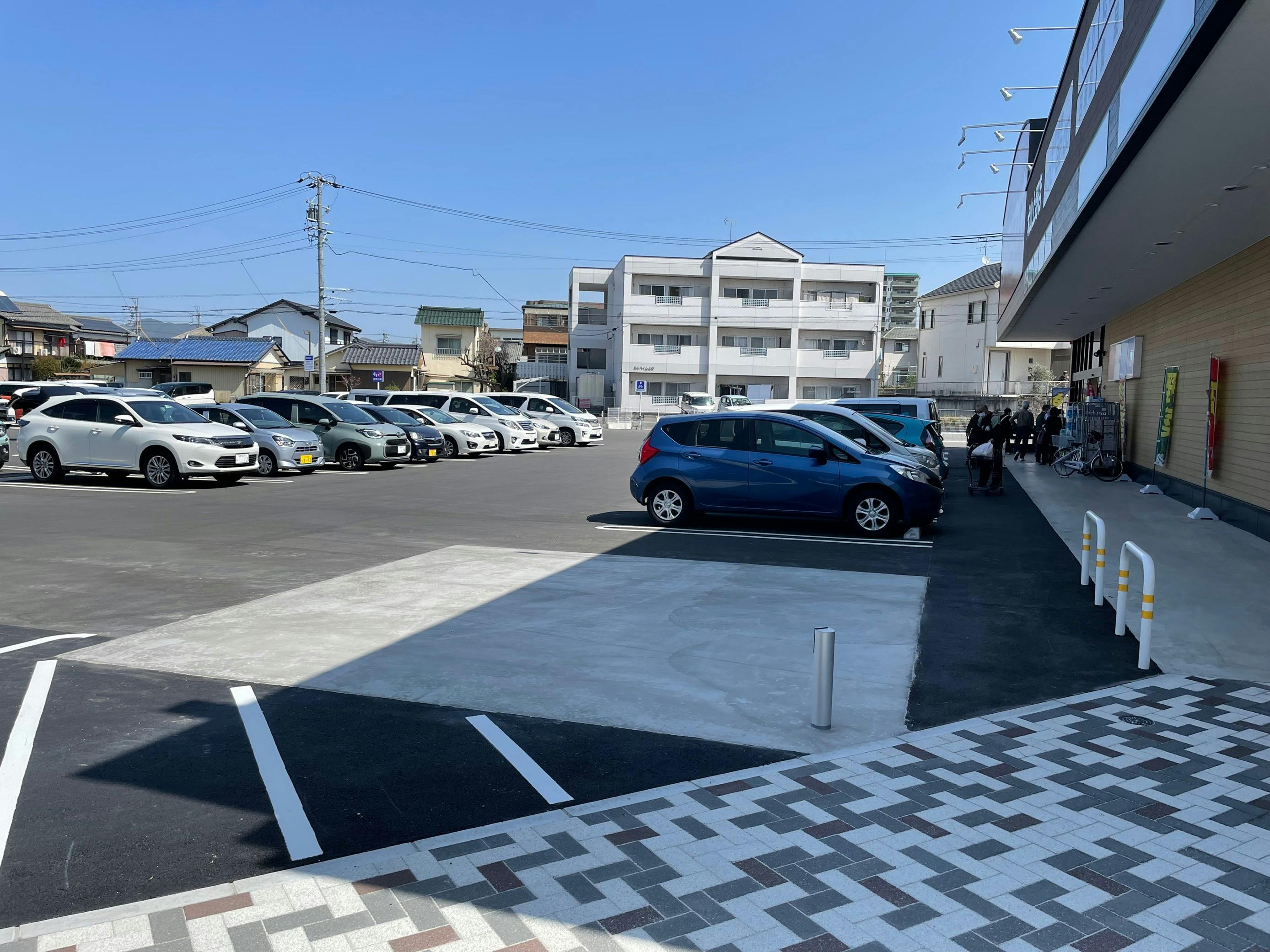 【フレスポ犬山】プロモーションイベントやポップアップに利用可能なクスリのアオキ前屋外スペース