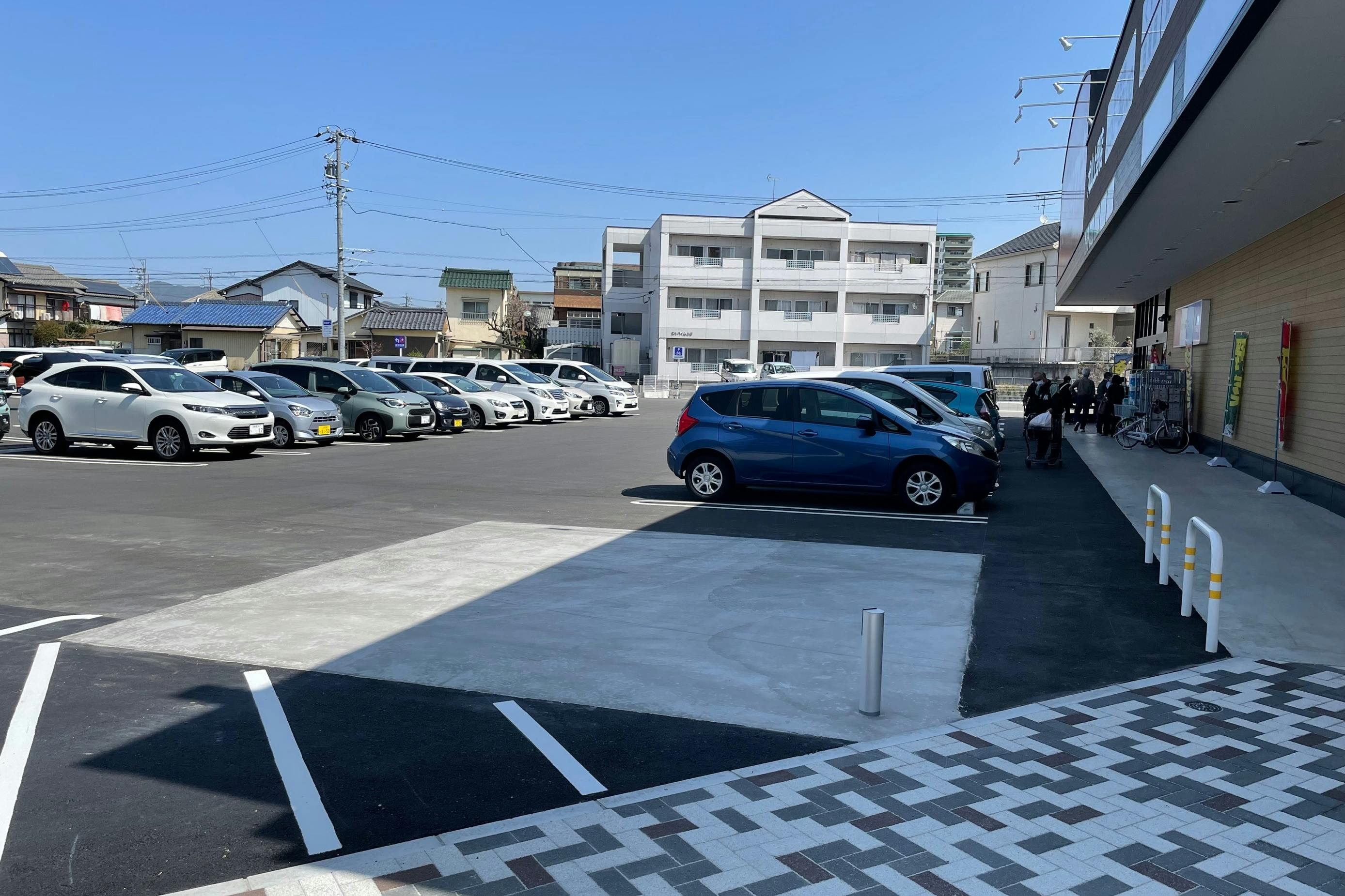 【フレスポ犬山】プロモーションイベントやポップアップに利用可能なクスリのアオキ前屋外スペース