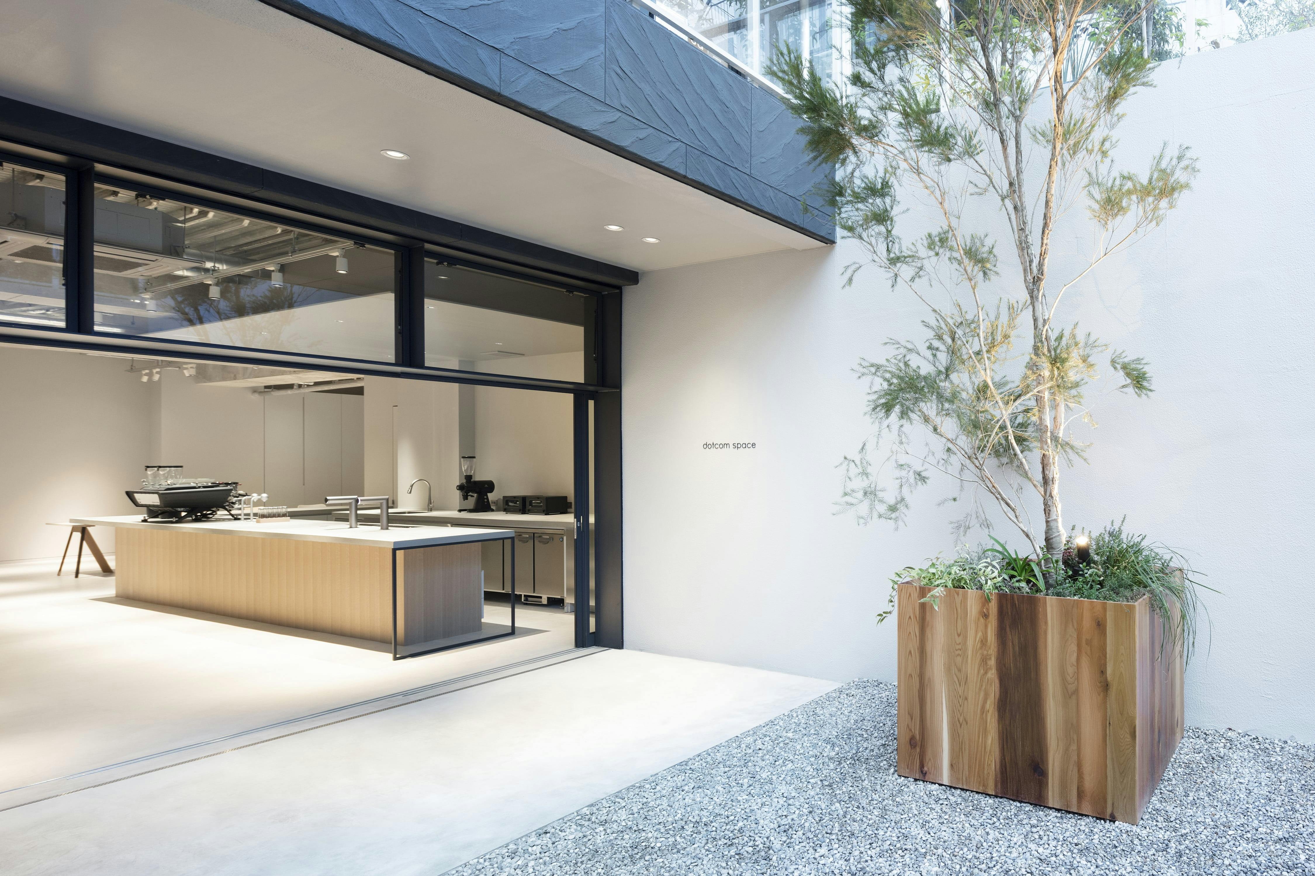 【原宿駅2分】店内150㎡を超えるシンプルでデザイン制の高いスペースにて貸切イベントを承っています