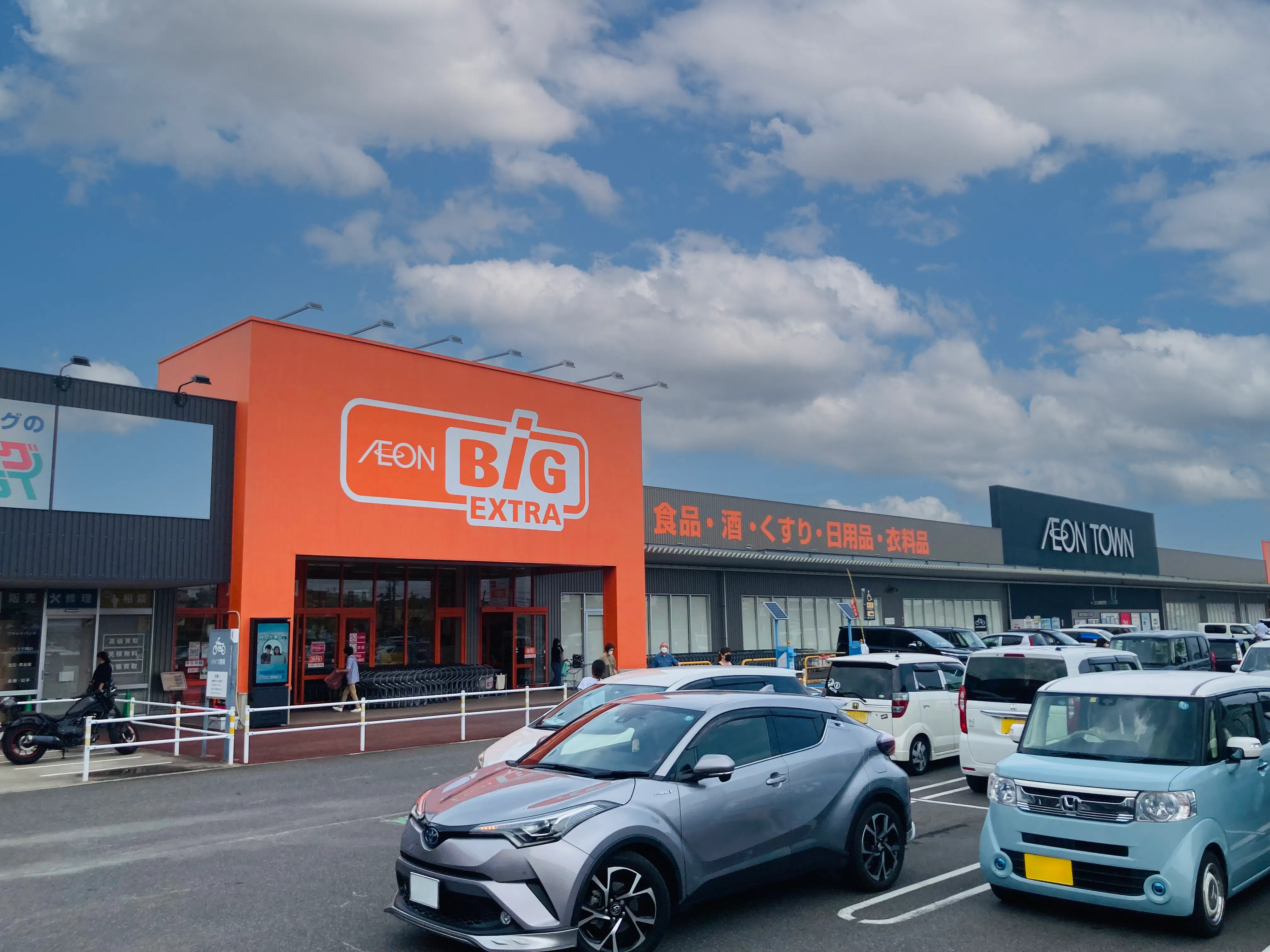 【イオンタウン鈴鹿玉垣】ファミリー向けのプロモーションや物販イベントに最適なバースデー出入口横にある軒下スペース