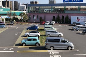 【フレスポ春日浦】新車ディーラー向けイベントの屋外の専用スペース