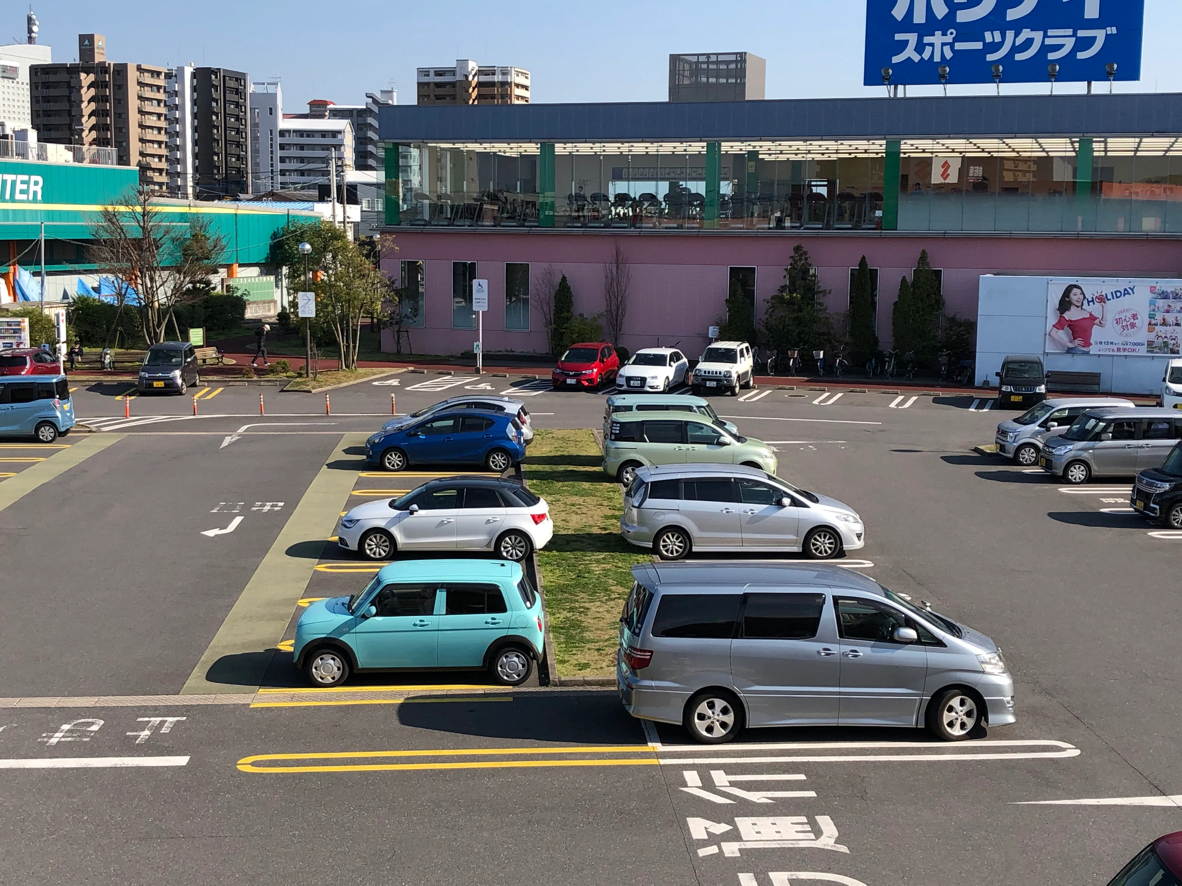 【フレスポ春日浦】新車ディーラー向けイベントの屋外の専用スペース