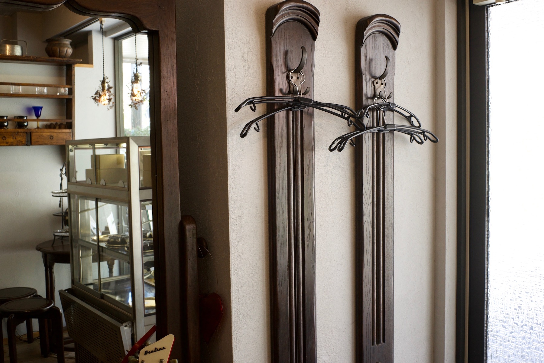 大型のアンティーク姿見ミラーがございます。