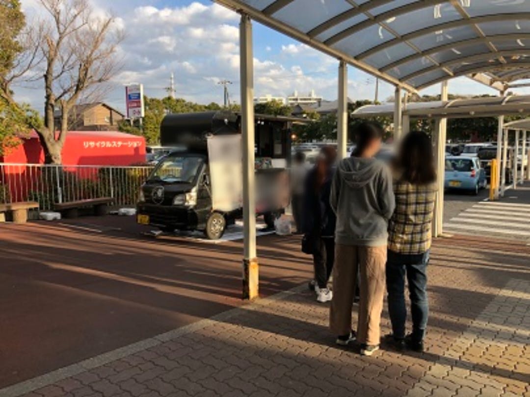 【イオンタウン木更津朝日(南側キッチンカー区画)】キッチンカーの出店に適した南側出入口目の前のイベントスペース