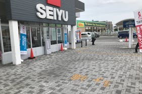 【西友 南新屋店】1F屋外入口横 (屋根なし) キッチンカーやたこやき・たいやき・団子・焼き鳥・クレープ など販売におすすめな屋外催事イベントスペース