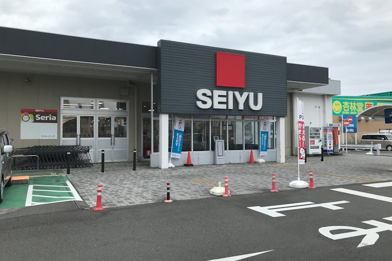 【西友 南新屋店】1F屋外入口横 (屋根なし) キッチンカーやたこやき・たいやき・団子・焼き鳥・クレープ など販売におすすめな屋外催事イベントスペースの画像1