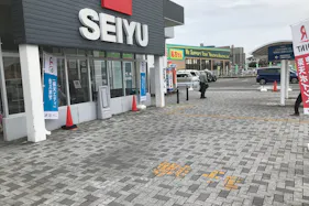 【西友 南新屋店】1F屋外入口横 (屋根なし) キッチンカーやたこやき・たいやき・団子・焼き鳥・クレープ など販売におすすめな屋外催事イベントスペース