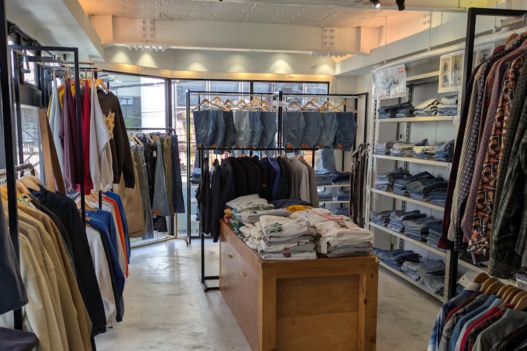 【高円寺駅8分】委託販売に最適なアパレルショップの販売棚を利用したレンタルスペース(9)の画像4