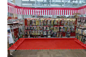 【ユニディ狛江店】1F風除室(入口入って右)のプロモーションや食物販の出店に最適な催事イベントスペース