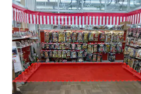 【ユニディ狛江店】1F風除室(入口入って右)のプロモーションや食物販の出店に最適な催事イベントスペース