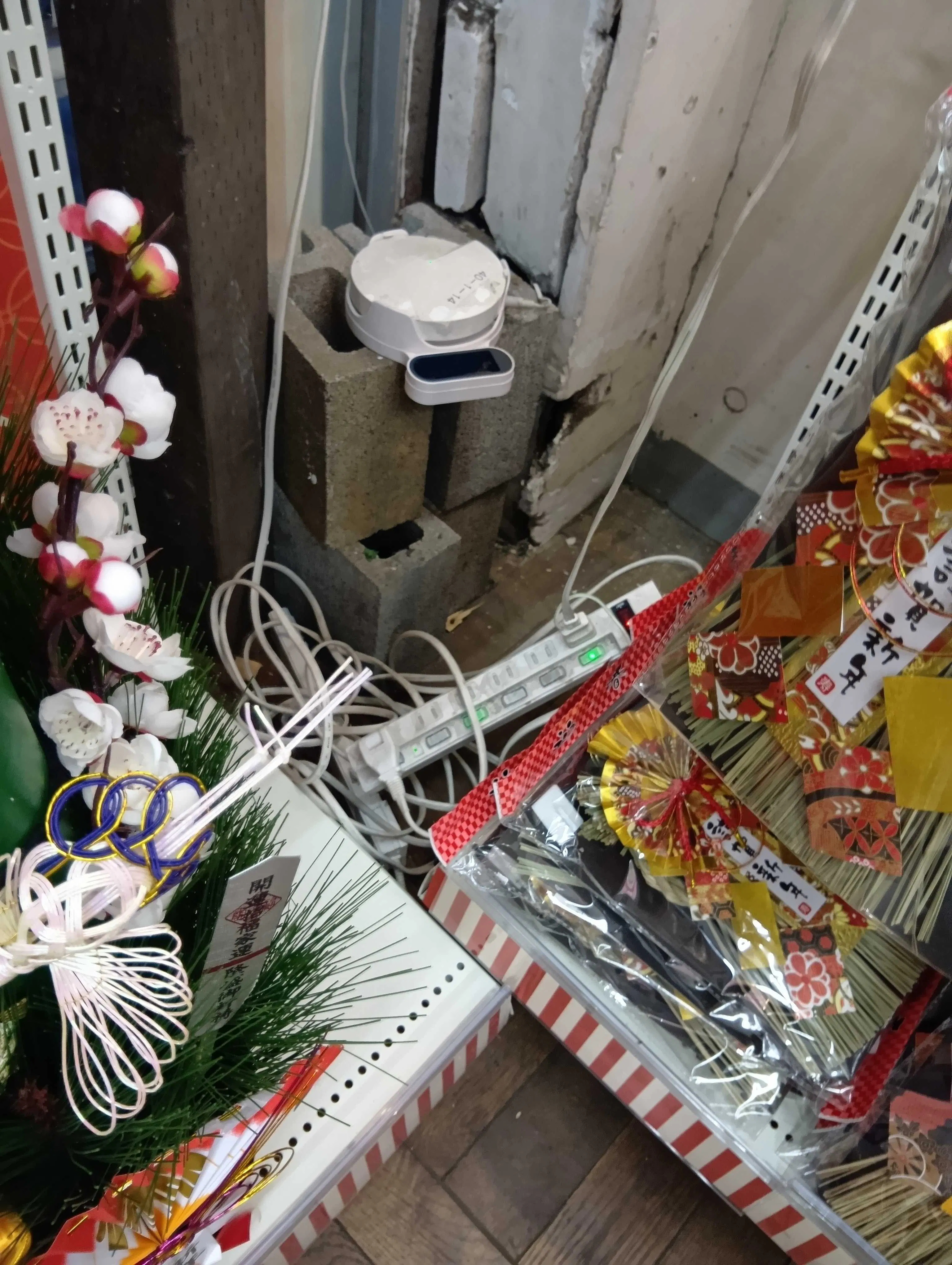 【ユニディ狛江店】1F風除室（入口入って右）のプロモーションや食物販の出店に最適な催事イベントスペース