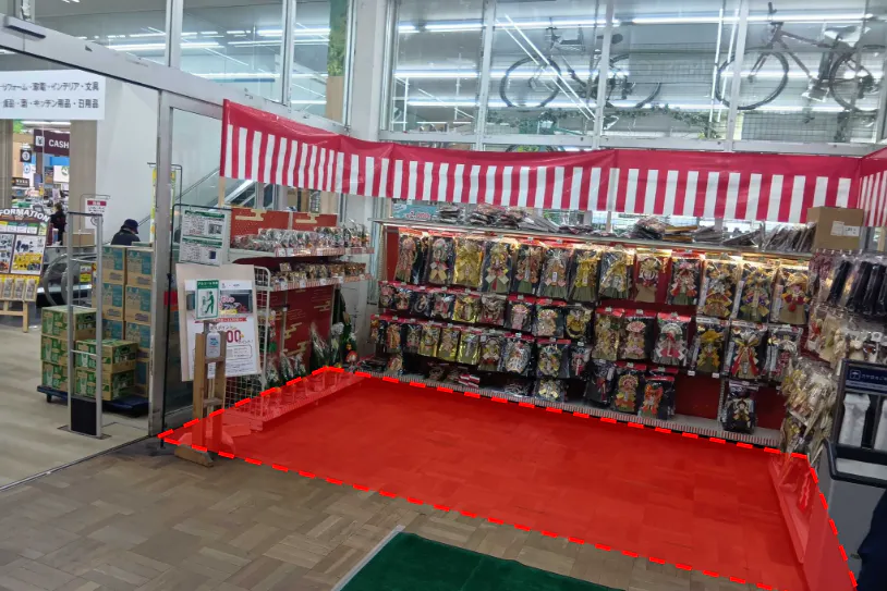 【ユニディ狛江店】1F風除室(入口入って右)のプロモーションや食物販の出店に最適な催事イベントスペース