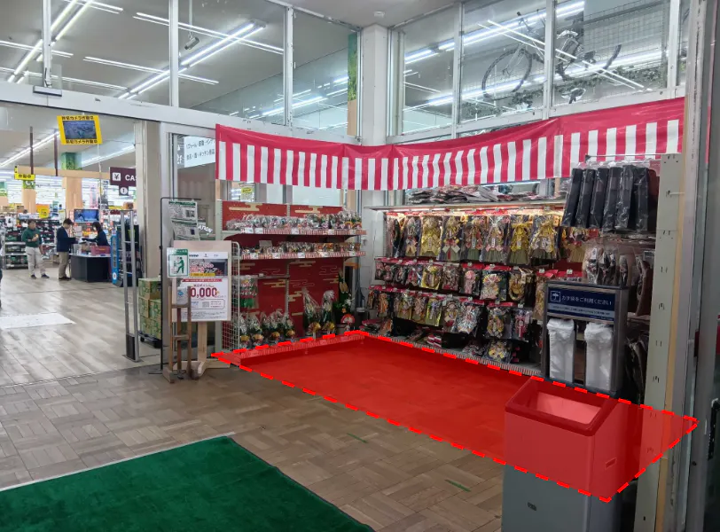 【ユニディ狛江店】1F風除室（入口入って右）のプロモーションや食物販の出店に最適な催事イベントスペース