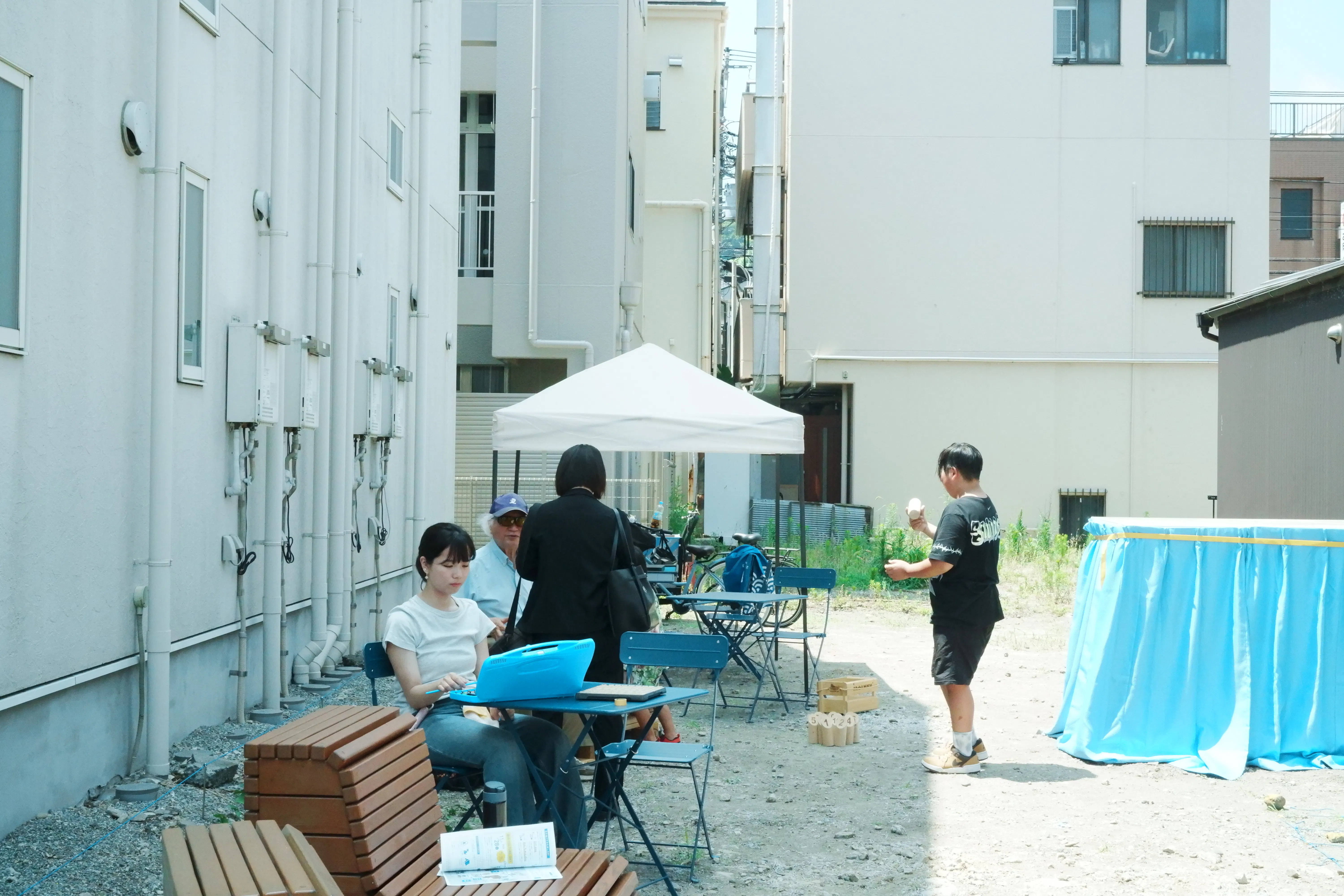 【はじまるあきち｜県立大学駅3分｜安浦3丁目バス停前】ベンチ付き70㎡の屋外イベントスペースの画像