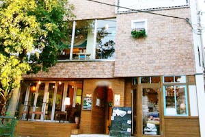 【学芸大学駅5分】物販や撮影に適したビル1棟に3種のロケーションのあるイベントスペース(1Fカフェスペース)