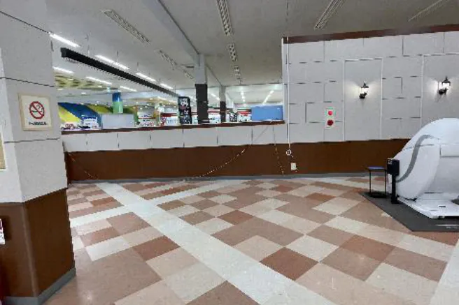 【イオンスーパーセンター栗原志波姫店】フードコート入口側催事場 販促プロモーションや物販に最適なスーパー店内催事イベントスペース