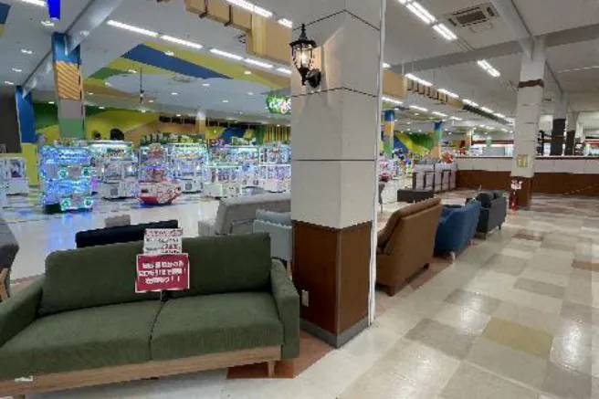 【イオンスーパーセンター栗原志波姫店】フードコート入口側催事場 販促プロモーションや物販に最適なスーパー店内催事イベントスペース