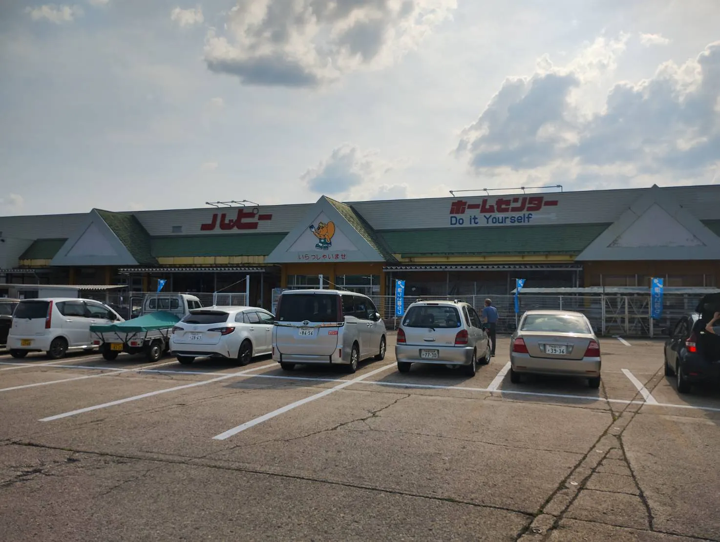 【ホームセンターハッピー湯沢店】物販や販促プロモーションに最適なレジ横にある催事スペース