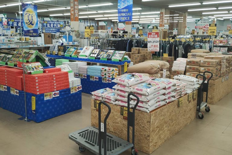 【ホームセンターハッピー湯沢店】物販や販促プロモーションに最適なレジ横にある催事スペースの画像1