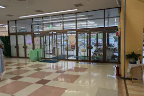 【ゆめマート東山鹿】フードコート横 ポップアップストア(物販)やプロモーション用途に最適なスーパーの屋内催事イベントスペース