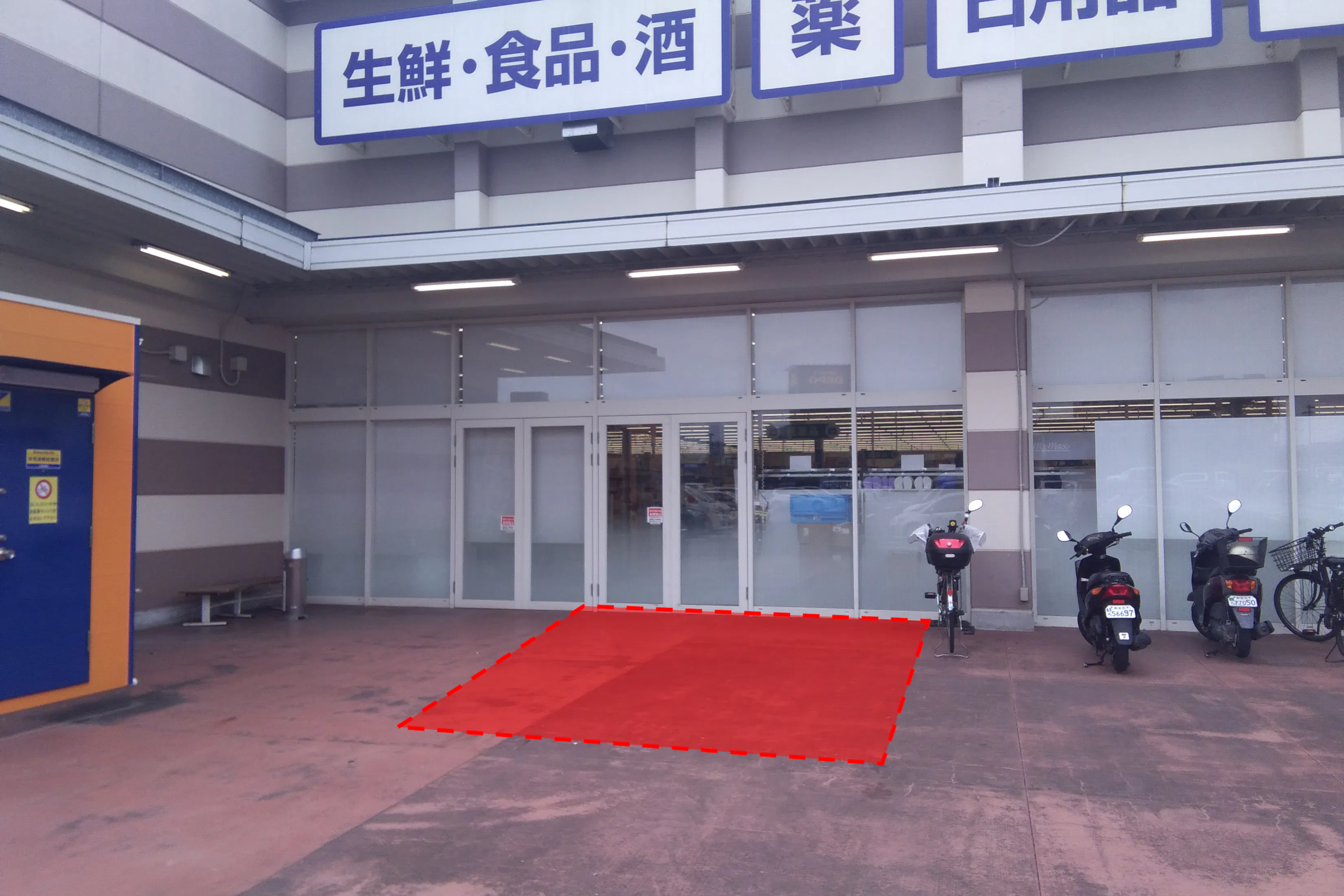 【ミスターマックス 熊本インター店】宝くじ横 販促プロモーションや物販用途に最適な総合ディスカウントストアの催事イベントスペース