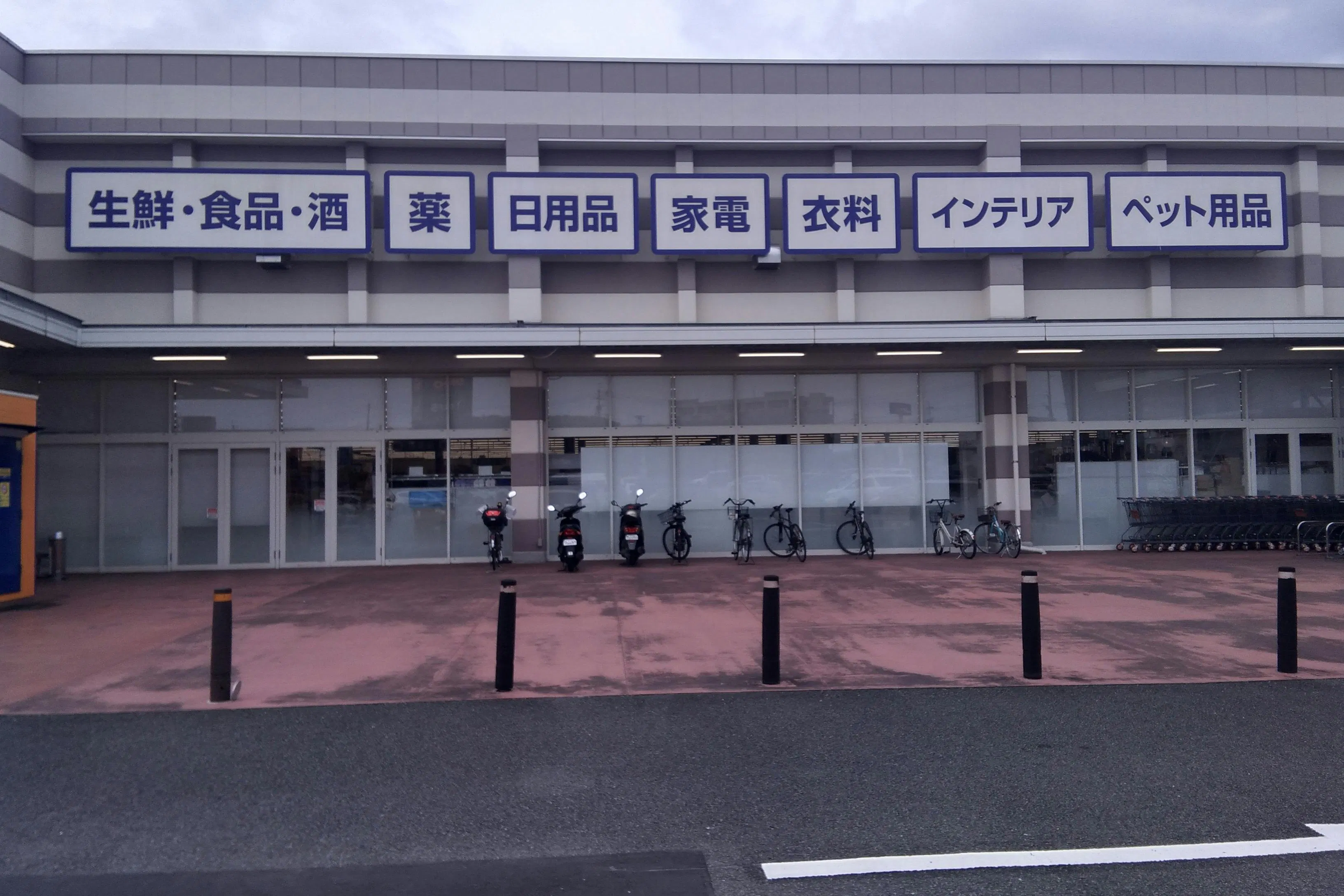 【ミスターマックス 熊本インター店】宝くじ横 物販用途に最適な総合ディスカウントストアの催事イベントスペース