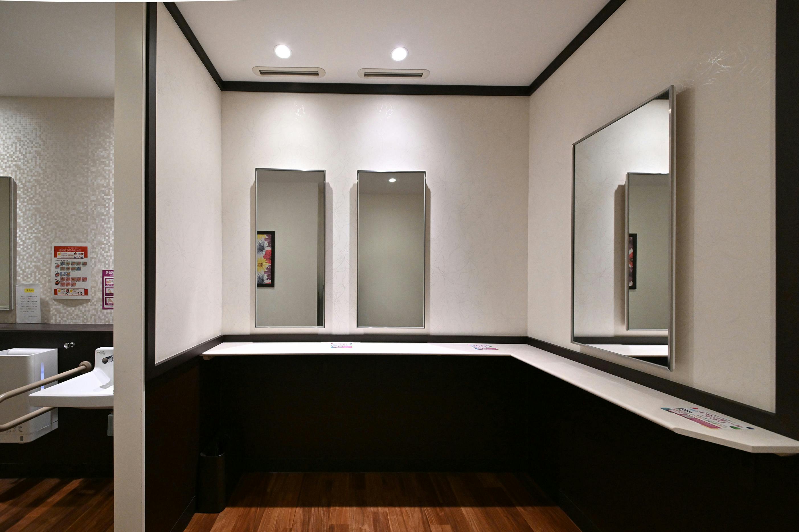 【イオンモール長久手】モール内広告　化粧室（全館）パウダールーム（2F）の画像