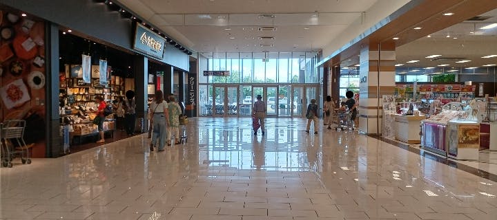 【イオンモール草津】1F久世福商店前