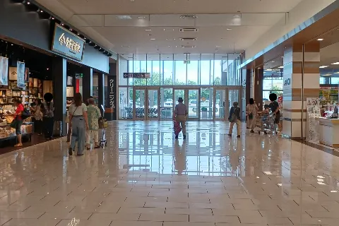 【イオンモール草津】1F久世福商店前