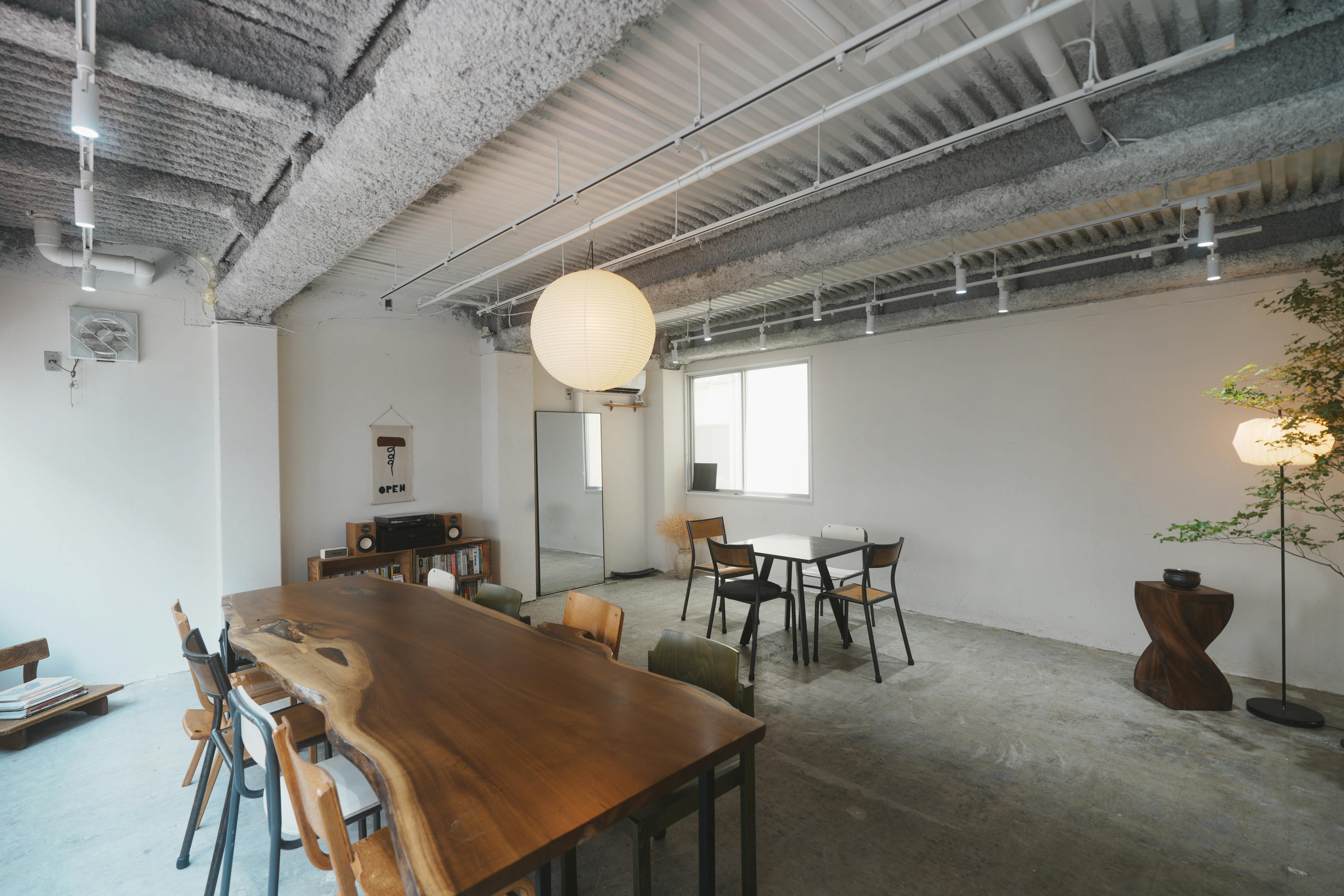 【代々木上原駅1分】ポップアップや展示会、撮影利用に最適な32㎡のシロハコスタジオ