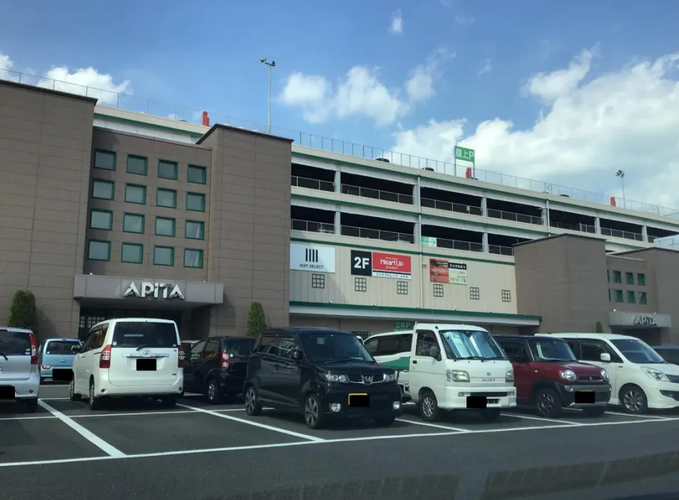 【アピタ岡崎北店】販促プロモーションや食物販に最適な1Fフードコート前のイベントスペース